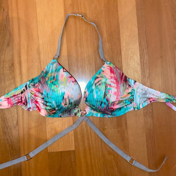 PUSH-UP vs swim bikini top - Picture 1 of 3